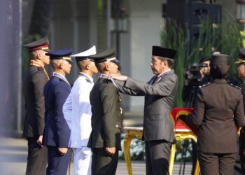 Presiden Joko Widodo Lantik 906 Perwira TNI-Polri Praspa 2024