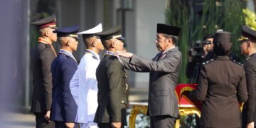 Presiden Joko Widodo Lantik 906 Perwira TNI-Polri Praspa 2024