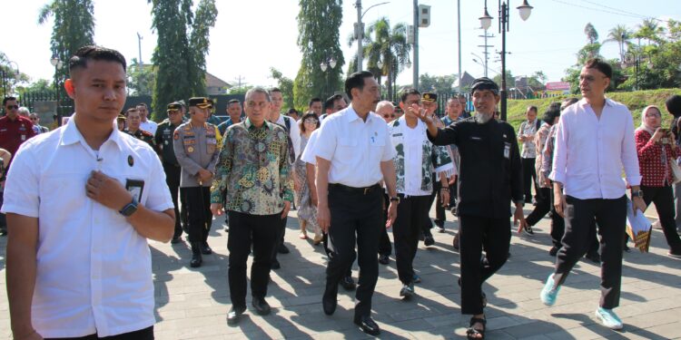 Kontingen Taruna Akademi Militer Juara Umum PIKTAR ke-27