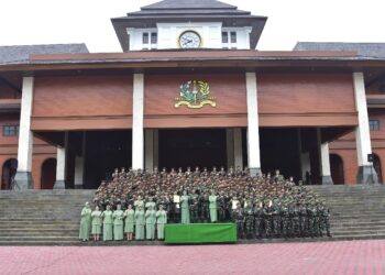 Gubernur Akmil Berikan Penghargaan Bagi Yang Berprestasi di PIKTAR