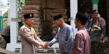 Peduli Tempat Ibadah, Kapolresta Magelang Bantu Semen untuk Masjid Al Muttaqin Tuksongo