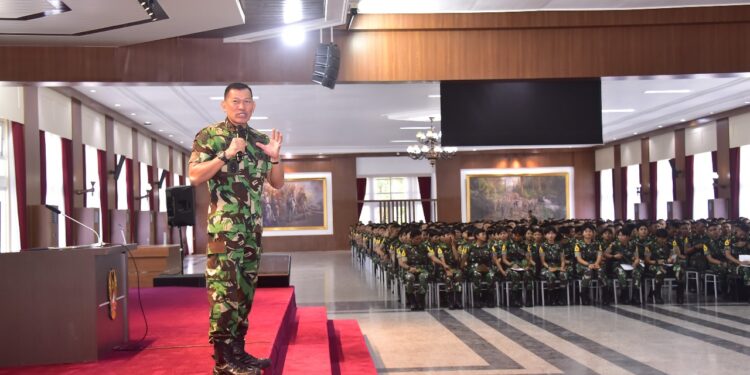 Danmentar Akmil Memberikan Pemahaman Strategi Militer kepada Taruna