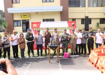 Antisipasi Jelang Natal dan Tahun Baru 2025, Polres Magelang Kota Musnahkan 876 Botol Miras