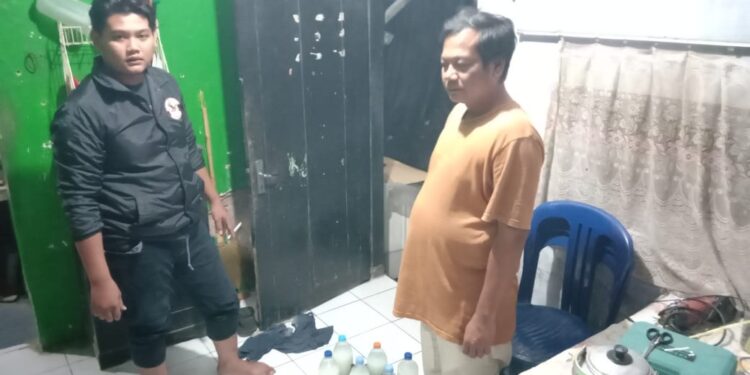 Polsek Muntilan Gelar Razia Miras, Amankan Barang Bukti Tuak dan Ciu