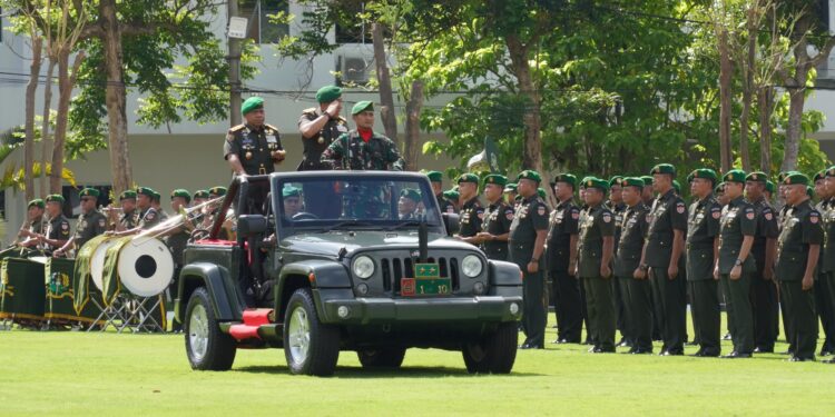 Apel Luar Biasa Serah Terima Personel Organik  dan Taruna Akademi Militer