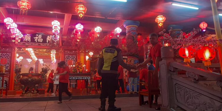 Polres Magelang Kota Amankan Rumah Ibadah Sinar Kasih Tao dan Klenteng Liong Hok Bio Sambut Tahun Baru Imlek 2576