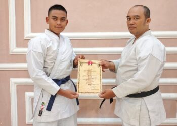 Pimpinan Dojo Katsuge Kota Malang Beri Penghargaan kepada Akbar Rido Hartono