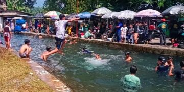 Warga Antusias Ikuti Tradisi Padusan di Kalibangkong Payaman