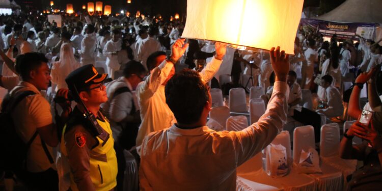 Waisak 2569 BE di Candi Borobudur: Ribuan Umat Rayakan dengan Khidmat dan Penuh Makna