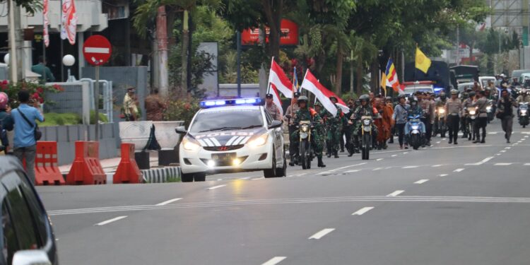 Polres Magelang Kota Kawal Ketat Perjalanan Bikhhu Thudong Menuju Klenteng Liong Hok Bio