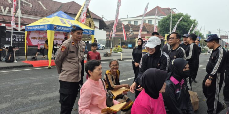 608 Peserta Meriahkan Kejuaraan Renang Pemula Piala Kapolres dalam Semarak Hari Bhayangkara ke-79