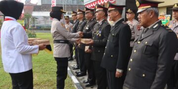 Kapolres Magelang Kota Lepas Tujuh Purnawirawan dan Naikkan Pangkat 29 Personel