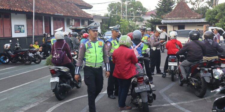 Kapolres Magelang Kota Pimpin Operasi Patuh Candi 2025, 44 Motor Diamankan