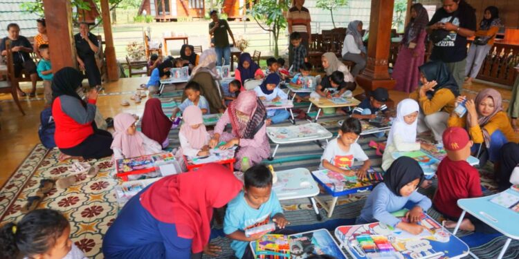 Mahasiswa UNIMMA Wujudkan Edukasi Kreatif di Tegalarum, Anak-Anak Antusias Ikut Lomba Mewarnai