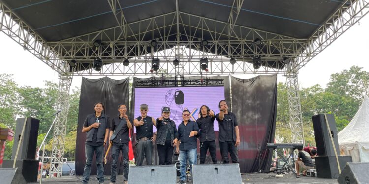 Rock Well Band, “Bandnya Wong Magelang” Sukses Mengguncang Panggung Borobudur Techno Festival 2025 