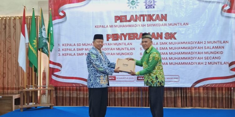 PWM Jateng Serahkan SK, 9 Kepala Sekolah Muhammadiyah Magelang Resmi Dilantik