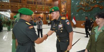 Akademi Militer Gelar Sertijab dan Tradisi Penerimaan serta Pelepasan Warga Baru