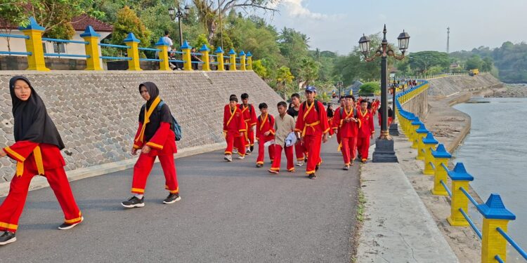 PPMTQ Srumbung Gelar Siahah Longmarch, 170 Santri Jalan Kaki hingga Bendungan Ancol Bligo Ngluwar