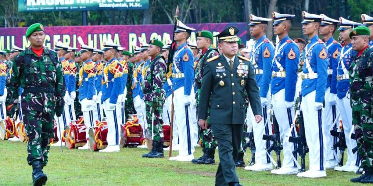 Wakil Gubernur Akmil Pimpin Upacara HUT ke-80 TNI: Wujudkan TNI Prima, Rakyat, dan Indonesia Maju