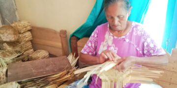 Perajin Besek Jetak Sidorejo Bertahan di Tengah Gempuran Produk Plastik, Harapkan Perhatian Pemerintah Desa